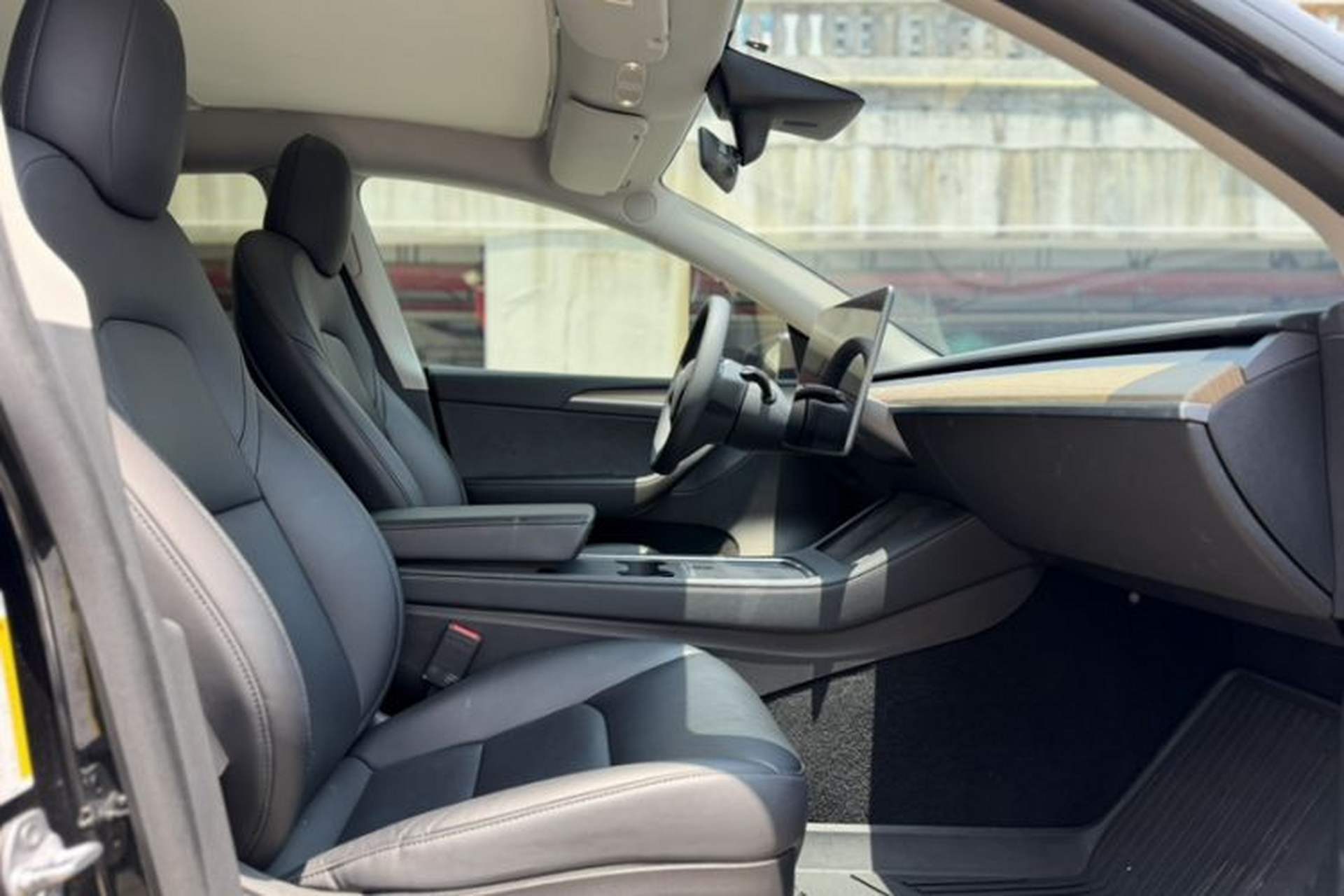Used Tesla Model Y 2022 Rear-Wheel-Drive Version Right Front Seat