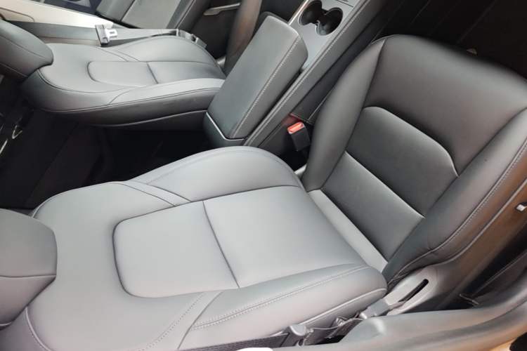Used Tesla Model Y 2022 Long-Range All-Wheel-Drive Version Right Front Seat