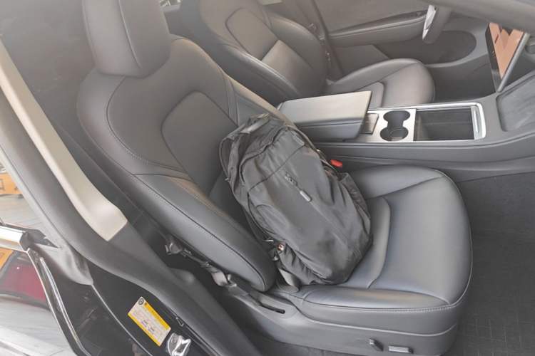 Used Tesla Model Y 2022 Rear-Wheel-Drive Version Right Front Seat