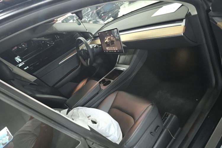 Used Tesla Model Y 2022 Rear-Wheel-Drive Version Right Front Seat