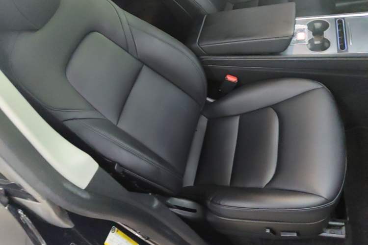 Used Tesla Model Y 2022 Rear-Wheel-Drive Version Right Front Seat