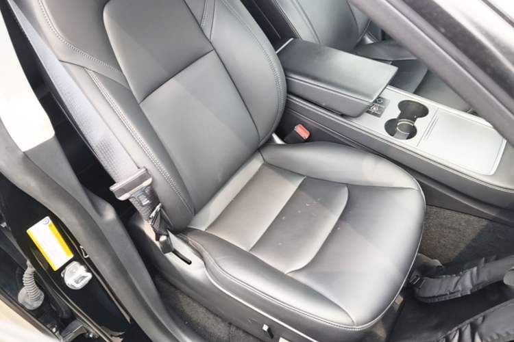 Used Tesla Model Y 2022 Rear-Wheel-Drive Version Right Front Seat