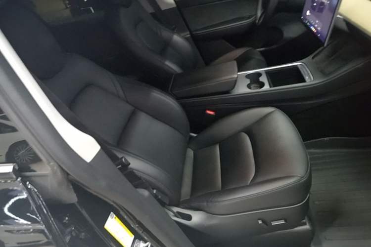 Used Tesla Model Y 2022 Performance High-Performance All-Wheel-Drive Version Right Front Seat