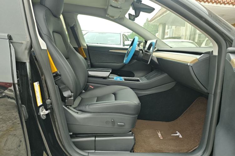 Used Tesla Model Y 2022 Rear-Wheel-Drive Version Right Front Seat
