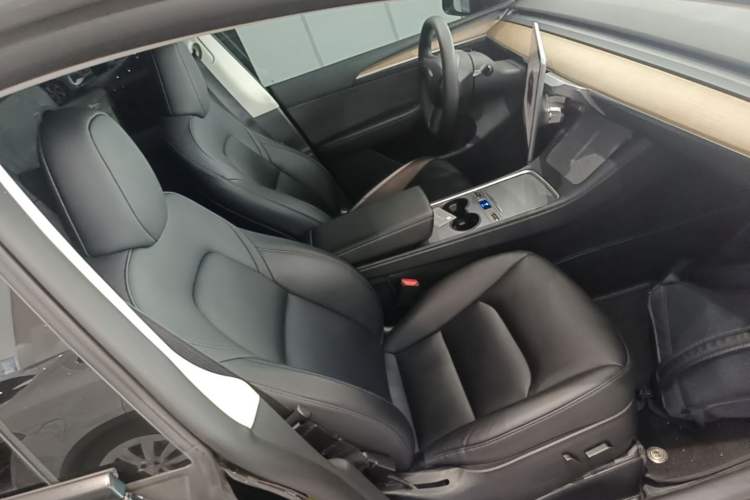 Used Tesla Model Y 2022 Performance High-Performance All-Wheel-Drive Version Right Front Seat