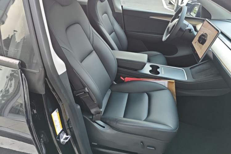 Used Tesla Model Y 2022 Rear-Wheel-Drive Version Right Front Seat