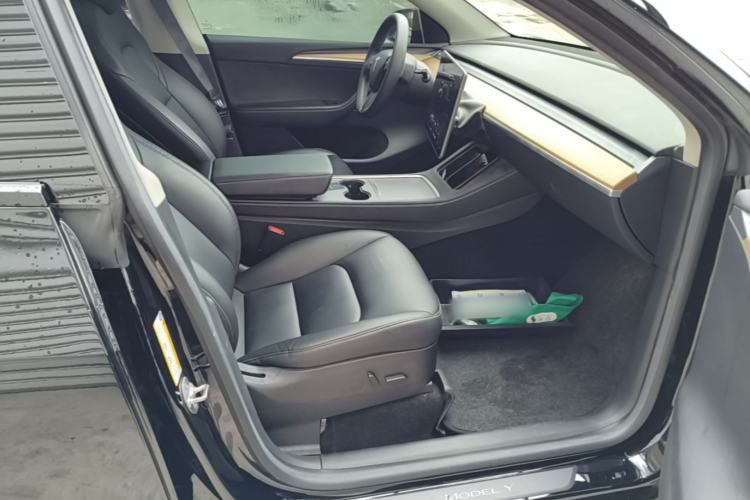 Used Tesla Model Y 2022 Rear-Wheel-Drive Version Right Front Seat