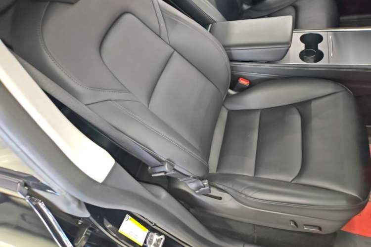 Used Tesla Model Y 2022 Rear-Wheel-Drive Version Right Front Seat
