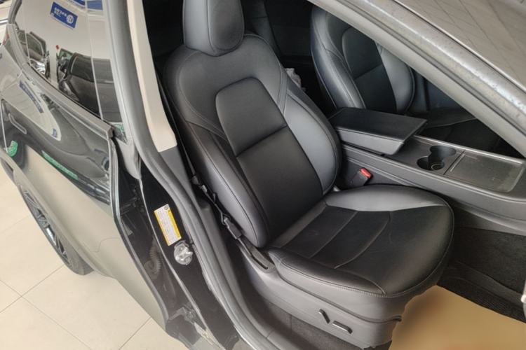 Used Tesla Model Y 2022 Rear-Wheel-Drive Version Right Front Seat