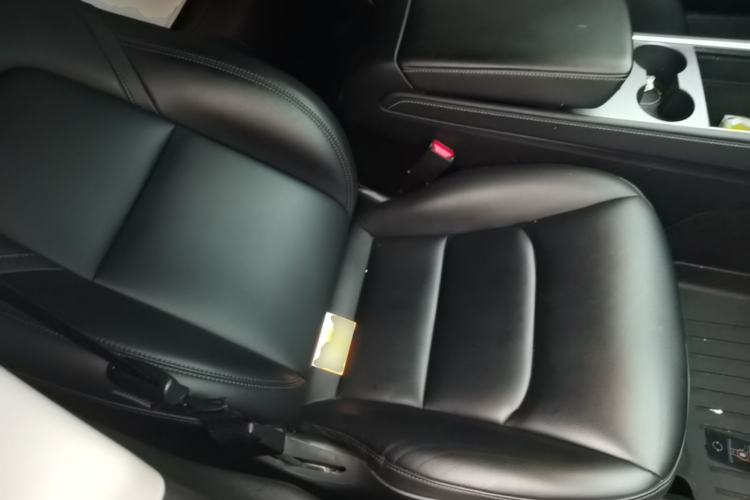 Used Tesla Model Y 2022 Long-Range All-Wheel-Drive Version Right Front Seat