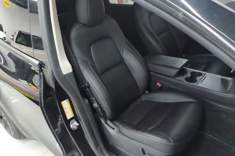 Used Tesla Model Y 2022 Rear-Wheel-Drive Version Right Front Seat