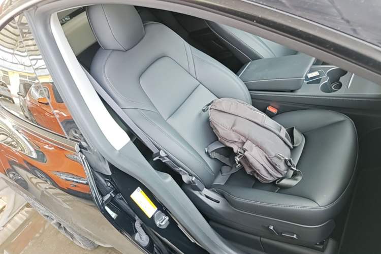 Used Tesla Model Y 2022 Rear-Wheel-Drive Version Right Front Seat