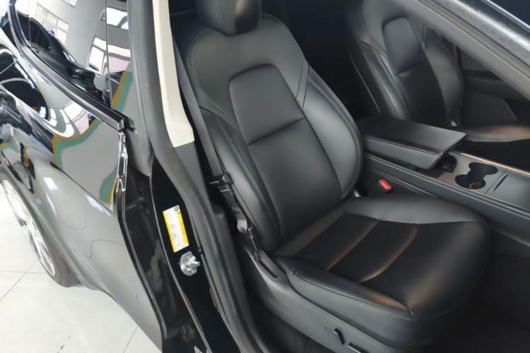 Used Tesla Model Y 2022 Rear-Wheel-Drive Version Right Front Seat