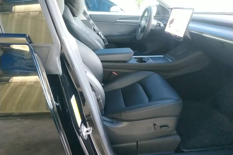 Used Tesla Model Y 2022 Rear-Wheel-Drive Version Right Front Seat