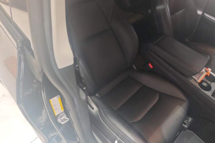 Used Tesla Model Y 2022 Rear-Wheel-Drive Version Right Front Seat