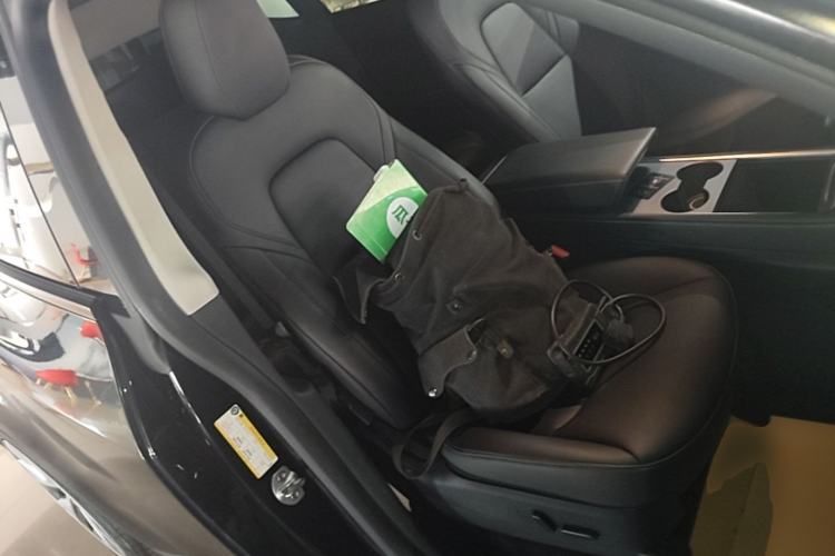 Used Tesla Model Y 2022 Rear-Wheel-Drive Version Right Front Seat