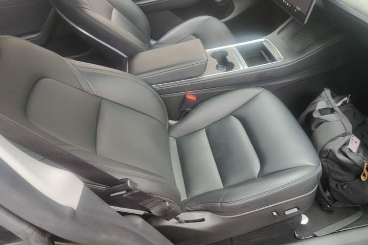 Used Tesla Model Y 2022 Rear-Wheel-Drive Version Right Front Seat