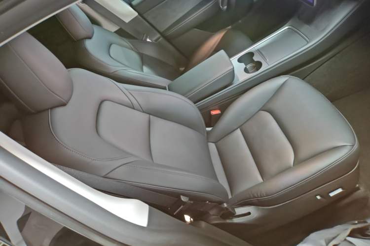Used Tesla Model Y 2022 Long-Range All-Wheel-Drive Version Right Front Seat