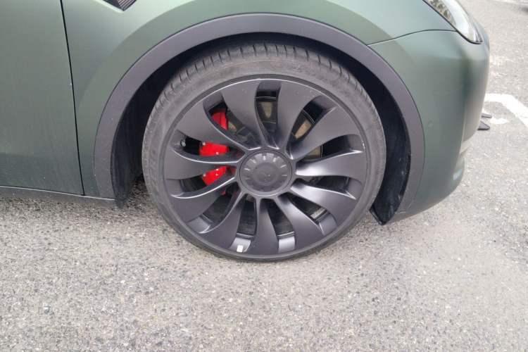 Used Tesla Model Y 2022 Performance High-Performance All-Wheel-Drive Version Right Front Wheel Hub