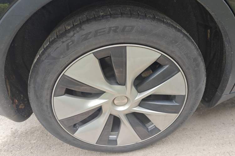 Used Tesla Model Y 2022 Rear-Wheel-Drive Version Right Front Wheel Hub