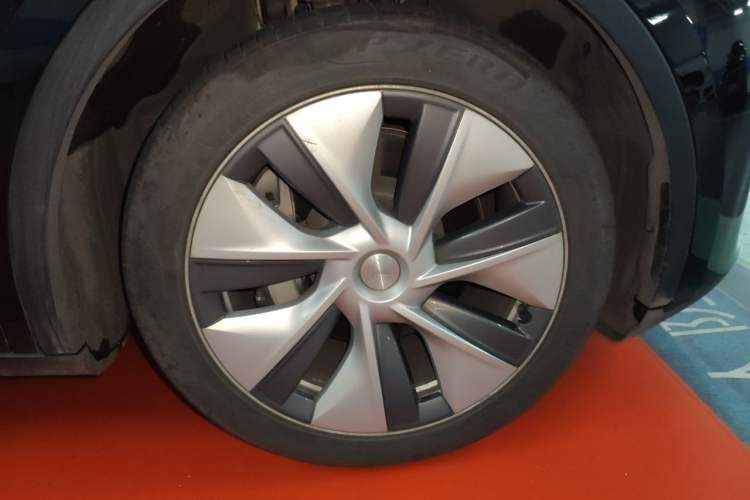 Used Tesla Model Y 2022 Revised Version Rear-Wheel Drive Right Front Wheel Hub