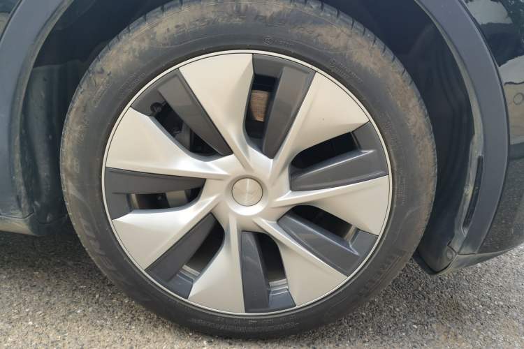 Used Tesla Model Y 2022 Revised Version Rear-Wheel Drive Right Front Wheel Hub