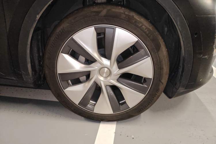 Used Tesla Model Y 2022 Revised Version Long-Range All-Wheel Drive Right Front Wheel Hub