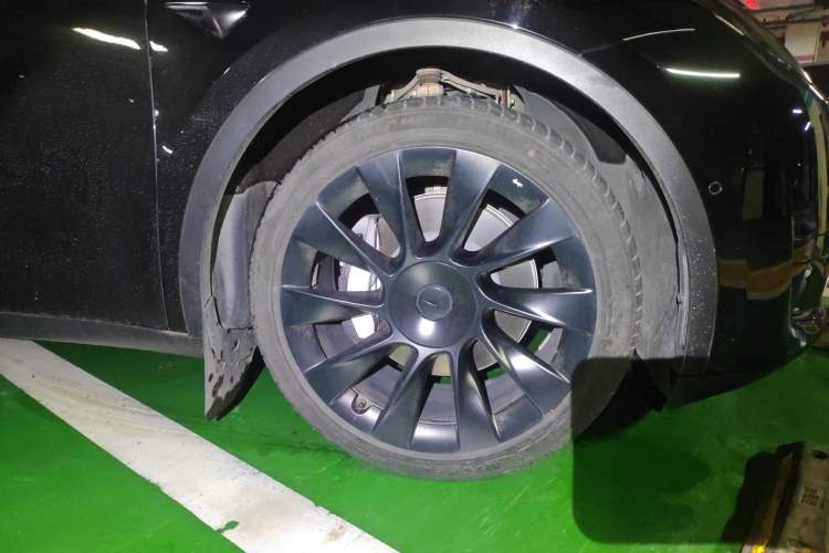 Used Tesla Model Y 2022 Rear-Wheel-Drive Version Right Front Wheel Hub