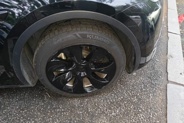 Used Tesla Model Y 2022 Revised Version Rear-Wheel Drive Right Front Wheel Hub