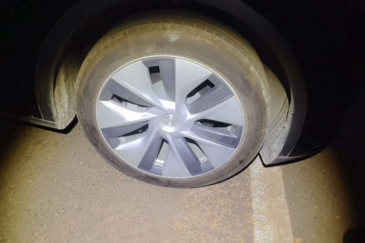 Used Tesla Model Y 2022 Revised Version Rear-Wheel Drive Right Front Wheel Hub