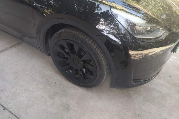 Used Tesla Model Y 2022 Rear-Wheel-Drive Version Right Front Wheel Hub