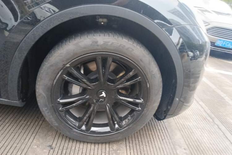 Used Tesla Model Y 2022 Revised Version Rear-Wheel Drive Right Front Wheel Hub