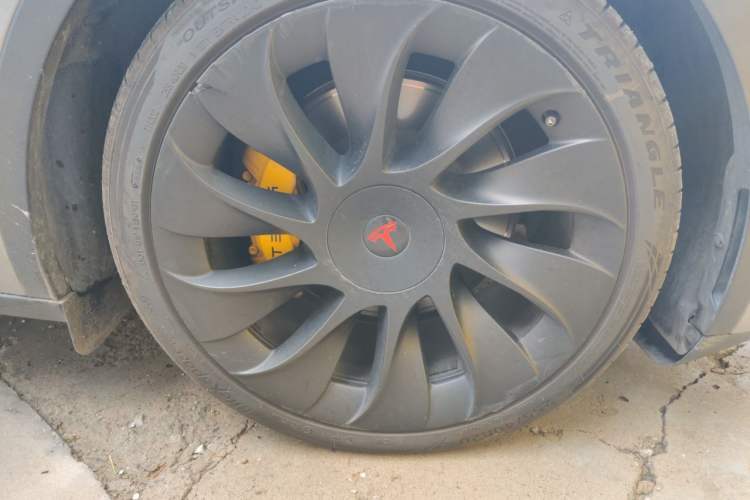 Used Tesla Model Y 2022 Rear-Wheel-Drive Version Right Front Wheel Hub