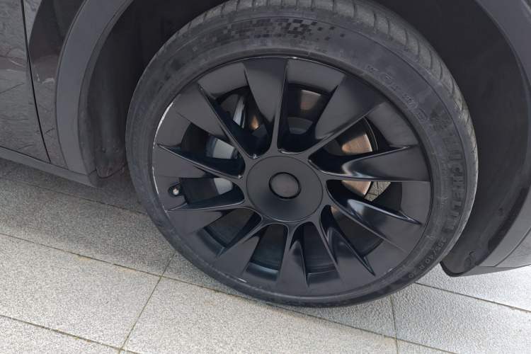 Used Tesla Model Y 2022 Revised Version Rear-Wheel Drive Right Front Wheel Hub