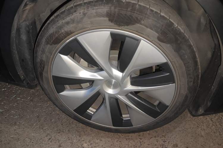 Used Tesla Model Y 2022 Revised Version Rear-Wheel Drive Right Front Wheel Hub
