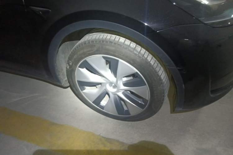 Used Tesla Model Y 2022 Revised Version Rear-Wheel Drive Right Front Wheel Hub