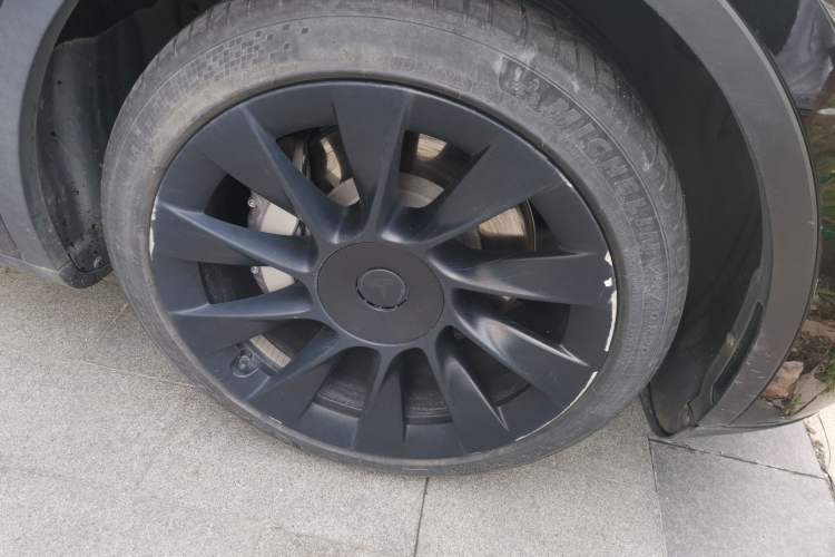 Used Tesla Model Y 2022 Rear-Wheel-Drive Version Right Front Wheel Hub