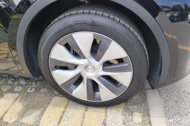 Used Tesla Model Y 2022 Revised Version Rear-Wheel Drive Right Front Wheel Hub