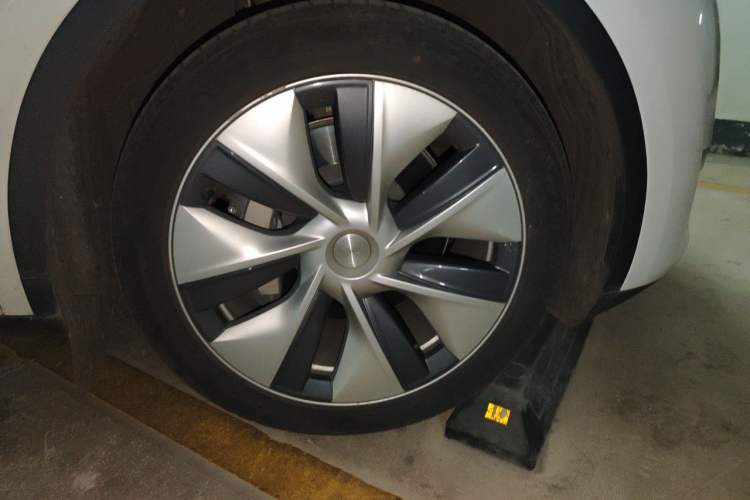 Used Tesla Model Y 2022 Revised Version Rear-Wheel Drive Right Front Wheel Hub