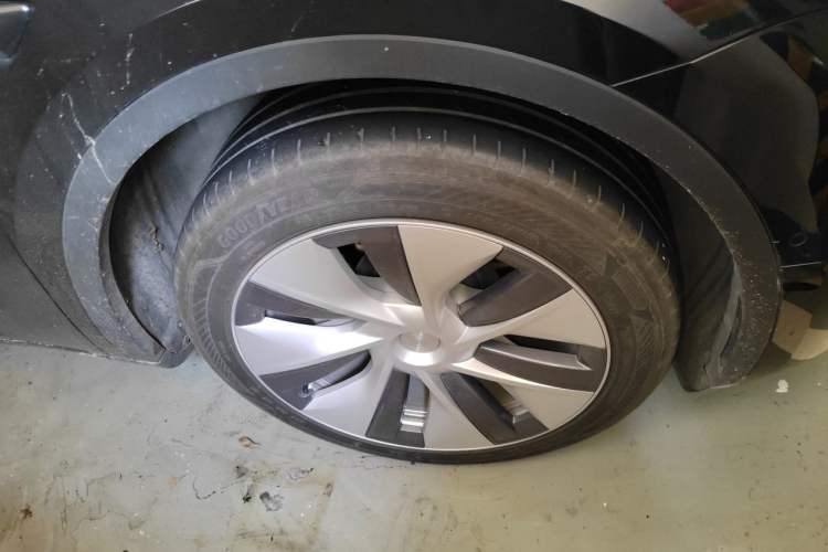 Used Tesla Model Y 2022 Revised Version Rear-Wheel Drive Right Front Wheel Hub