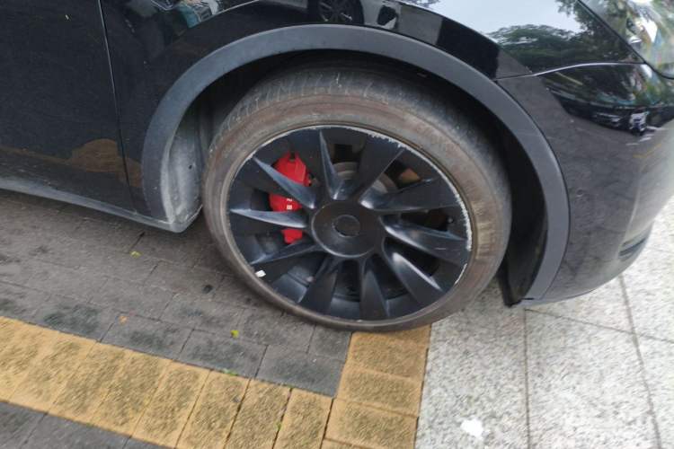 Used Tesla Model Y 2022 Rear-Wheel-Drive Version Right Front Wheel Hub