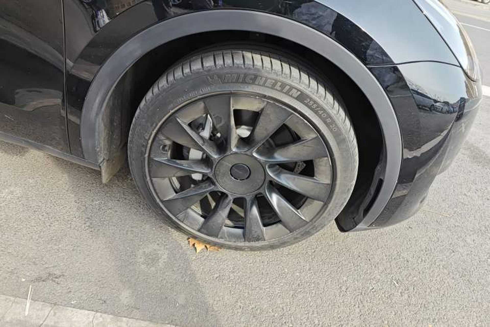 Used Tesla Model Y 2022 Revised Version Long-Range All-Wheel Drive Right Front Wheel Hub