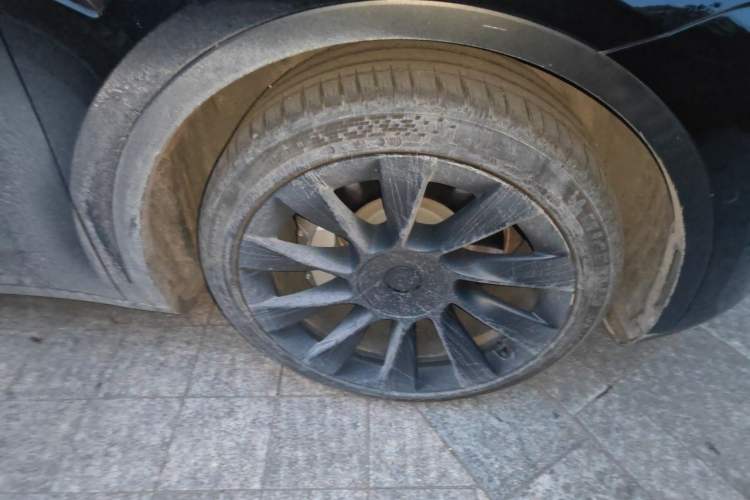 Used Tesla Model Y 2022 Rear-Wheel-Drive Version Right Front Wheel Hub
