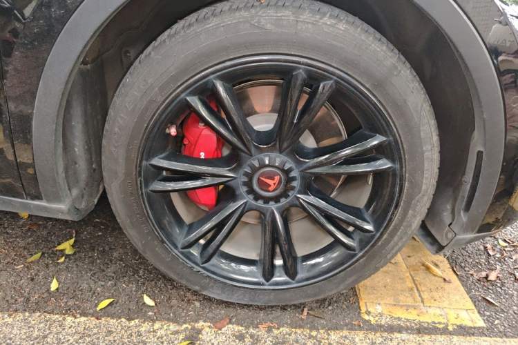 Used Tesla Model Y 2022 Rear-Wheel-Drive Version Right Front Wheel Hub