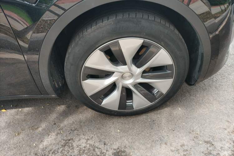 Used Tesla Model Y 2022 Rear-Wheel-Drive Version Right Front Wheel Hub