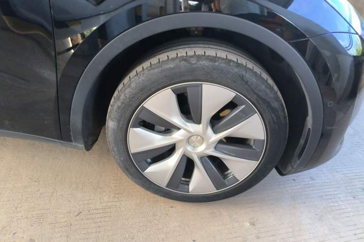 Used Tesla Model Y 2022 Revised Version Rear-Wheel Drive Right Front Wheel Hub