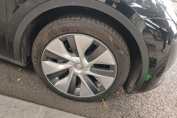 Used Tesla Model Y 2022 Rear-Wheel-Drive Version Right Front Wheel Hub