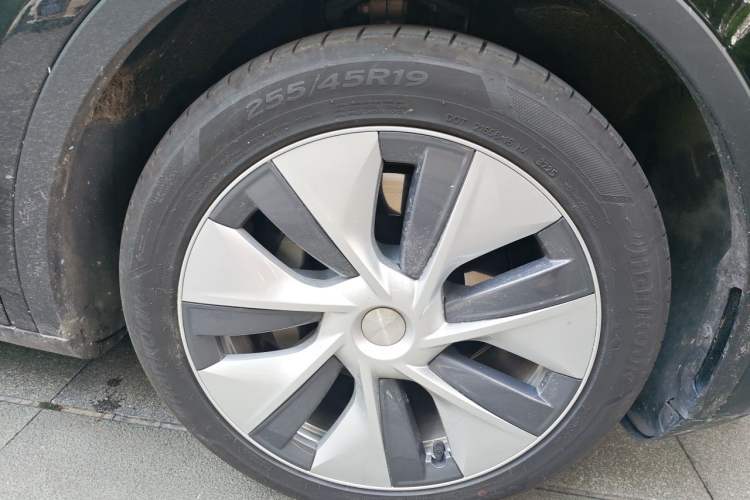 Used Tesla Model Y 2022 Revised Version Rear-Wheel Drive Right Front Wheel Hub