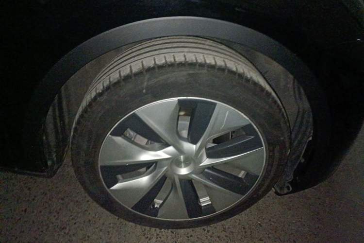 Used Tesla Model Y 2022 Rear-Wheel-Drive Version Right Front Wheel Hub