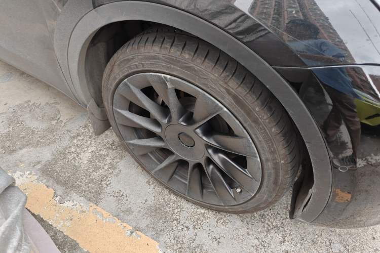 Used Tesla Model Y 2022 Rear-Wheel-Drive Version Right Front Wheel Hub